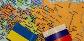 Map with Ukrainian and Russian flags