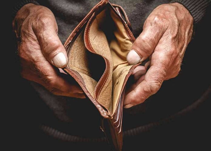 439390204 featured image Hands holding an empty brown wallet