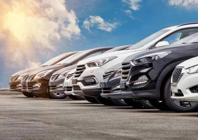 636632101 featured image Line of parked cars in a lot.