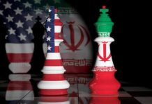 Chess kings with United States and Iran flags facing each other