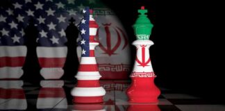 Chess kings with United States and Iran flags facing each other